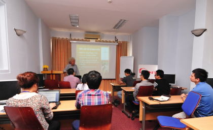 Thầy Bùi Đăng Thanh chia sẻ với các học viên của khóa học